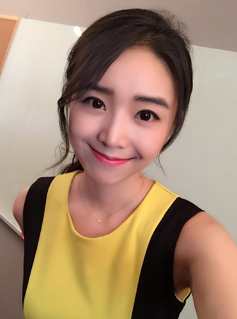 lol主播余霜写真壁纸手机客户端_lol主播余霜写真壁纸手机客户端