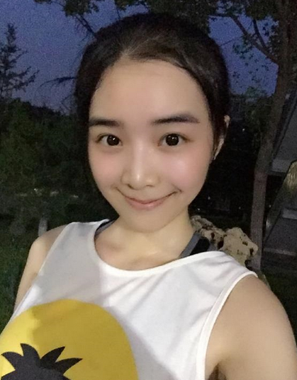 lol主播余霜写真壁纸手机客户端_lol主播余霜写真壁纸手机客户端